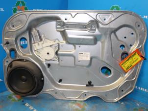 Używane Mechanizm szyby prawej przedniej wersja 4-drzwiowa Ford Focus C-Max 2.0 16V Cena € 78,75 Procedura marży oferowane przez Maresia Auto Recycling B.V.