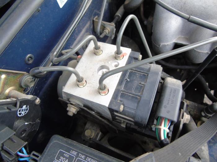 Begagnade ABS-pump Mazda MX-5 (NB18/35/8C) 1.6i 16V Pris € 51,98 Marginaltabell erbjuds av Maresia Auto Recycling B.V.