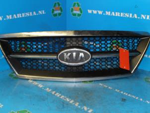Used Grille Kia Sorento I (JC) 2.5 CRDi 16V Price € 52,50 Margin scheme offered by Maresia Auto Recycling B.V.