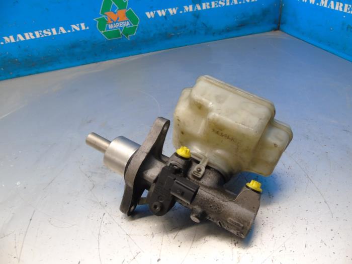 Master cylinder from a Volkswagen Scirocco (137/13AD) 1.4 TSI 122 16V 2010