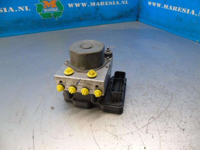 Begagnade ABS-pump Peugeot 108 1.0 12V Pris € 78,75 Marginaltabell erbjuds av Maresia Auto Recycling B.V.