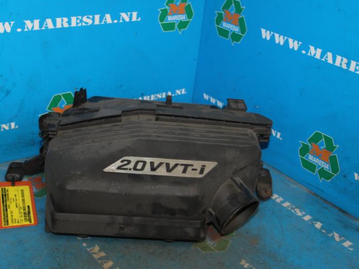 Begagnade Luftfilterhus Toyota RAV4 (A2) 2.0 16V VVT-i 4x4 Pris € 47,25 Marginaltabell erbjuds av Maresia Auto Recycling B.V.