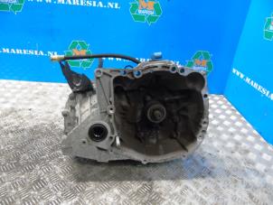 Used Gearbox Renault Clio III (BR/CR) 1.2 16V 75 Price € 262,50 Margin scheme offered by Maresia Auto Recycling B.V.