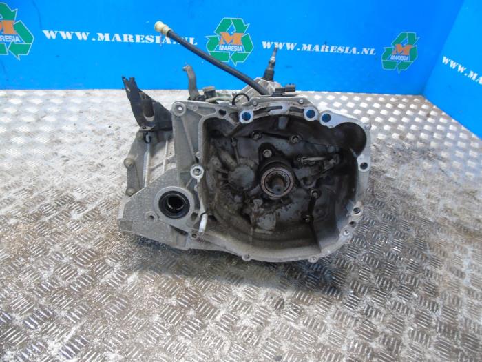 Usagé Boîte de vitesse Renault Clio III Estate/Grandtour (KR) 1.2 16V 75 Prix € 262,50 Règlement à la marge proposé par Maresia Auto Recycling B.V.