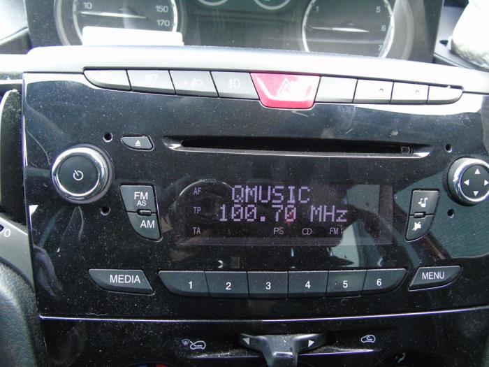 Reproductor de CD y radio de un Lancia Ypsilon (312) 0.9 TwinAir 85 2012