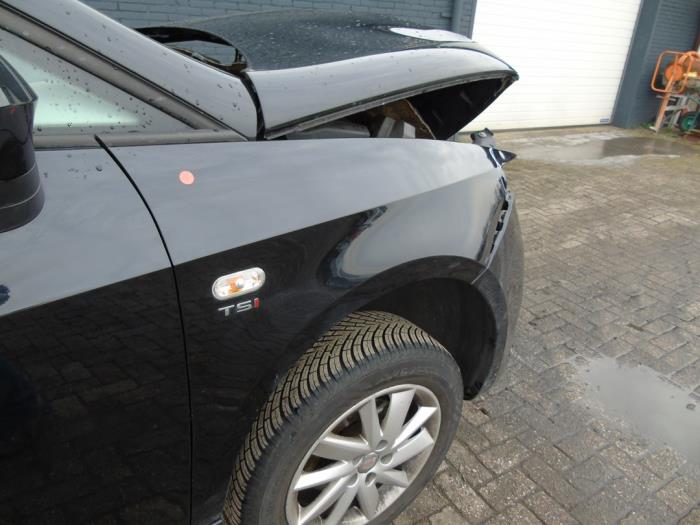 Front wing, right from a Seat Ibiza IV SC (6J1) 1.2 TSI 2013