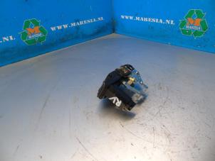 Used Front door lock mechanism 4-door, right Hyundai i10 (F5) 1.1i 12V Price € 42,00 Margin scheme offered by Maresia Auto Recycling B.V.