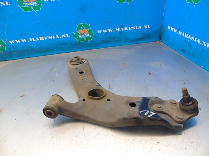 Front lower wishbone, left from a Toyota Auris Touring Sports (E18) 1.8 16V Hybrid 2016
