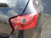 Luz trasera derecha de un Seat Ibiza IV SC (6J1) 1.4 16V 2011