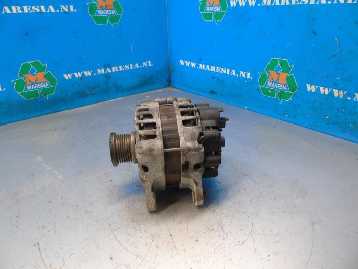 Begagnade Dynamo Renault Clio IV Estate/Grandtour (7R) 0.9 Energy TCE 75 12V Pris € 42,00 Marginaltabell erbjuds av Maresia Auto Recycling B.V.