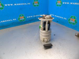 Usados Bomba eléctrica de combustible Renault Modus/Grand Modus (JP) 1.2 16V TCE 100 Precio € 94,50 Norma de margen ofrecido por Maresia Auto Recycling B.V.