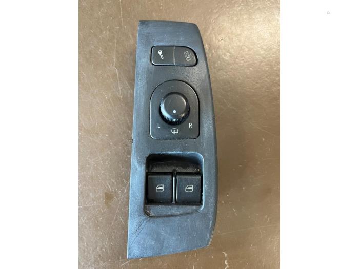 Usados Interruptor combinado de ventanillas Volkswagen Fox (5Z) 1.4 16V Precio € 26,25 Norma de margen ofrecido por Maresia Auto Recycling B.V.