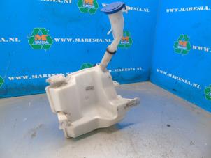 Used Front windscreen washer reservoir Ford Focus 3 1.0 Ti-VCT EcoBoost 12V 125 Price € 42,00 Margin scheme offered by Maresia Auto Recycling B.V.