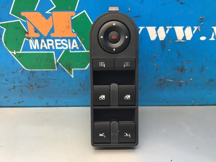 Usados Interruptor combinado de ventanillas Opel Tigra Twin Top Precio € 65,10 Norma de margen ofrecido por Maresia Auto Recycling B.V.
