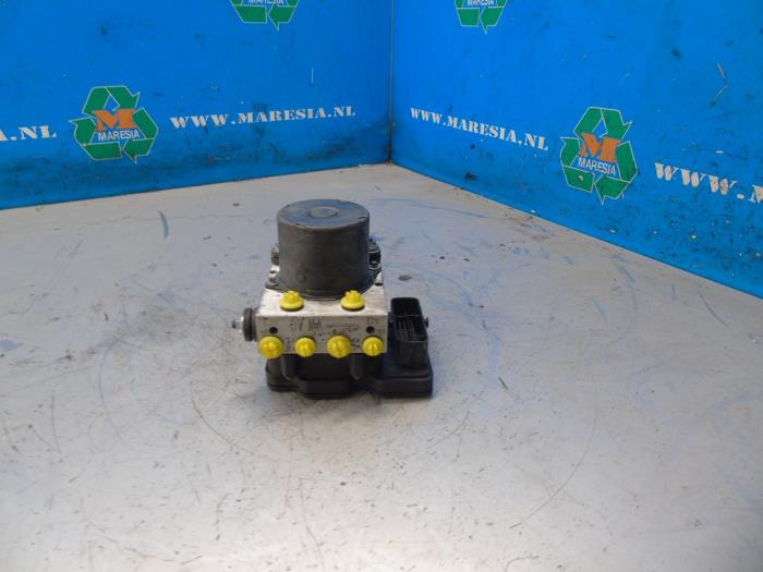 Used ABS pump Volkswagen Polo V (6R) 1.4 TDI DPF BlueMotion technology Price € 26,25 Margin scheme offered by Maresia Auto Recycling B.V.