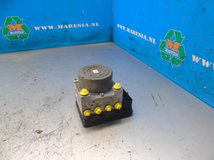 Begagnade ABS-pump Peugeot 2008 (CU) 1.2 Vti 12V PureTech 82 Pris € 262,50 Marginaltabell erbjuds av Maresia Auto Recycling B.V.