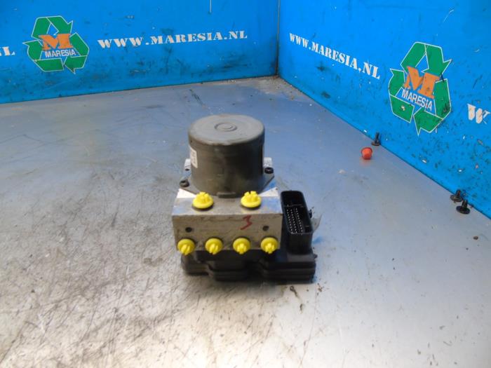 Begagnade ABS-pump Hyundai i30 (GDHB5) 1.4 16V Pris € 162,75 Marginaltabell erbjuds av Maresia Auto Recycling B.V.