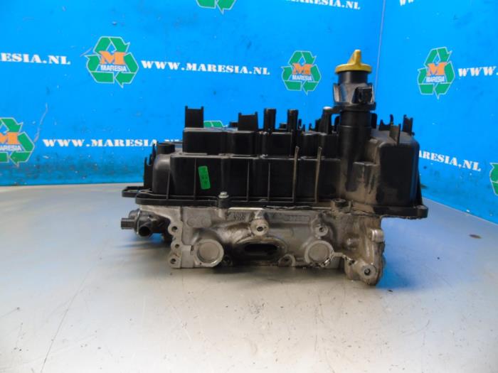 Begagnade Topplock Nissan Micra (K14) 1.0 12V Pris € 420,00 Marginaltabell erbjuds av Maresia Auto Recycling B.V.