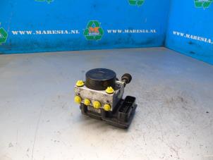 Usados Bomba ABS Skoda Roomster (5J) 1.2 TSI Precio € 157,50 Norma de margen ofrecido por Maresia Auto Recycling B.V.