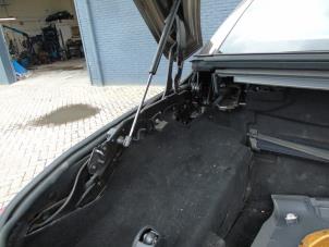 Usagé Charnière toit escamotable Ford Focus 2 C+C 2.0 TDCi 16V Prix € 210,00 Règlement à la marge proposé par Maresia Auto Recycling B.V.