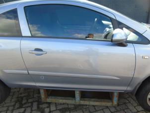 Gebrauchte Tür 2-türig rechts Opel Corsa D 1.2 16V Preis € 131,25 Margenregelung angeboten von Maresia Auto Recycling B.V.
