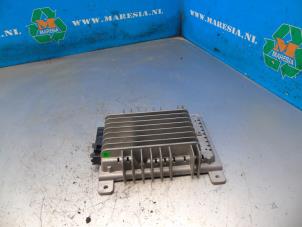 Usagé Amplificateur radio Mazda MX-5 (NC18/1A) 2.0i 16V Prix € 210,00 Règlement à la marge proposé par Maresia Auto Recycling B.V.