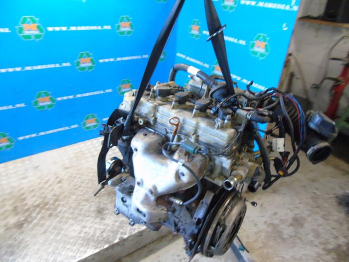 Motor van een Nissan Almera Tino (V10M) 1.8 16V 2005