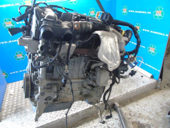 Motor van een Peugeot Partner (GC/GF/GG/GJ/GK) 1.6 BlueHDI 75 2017