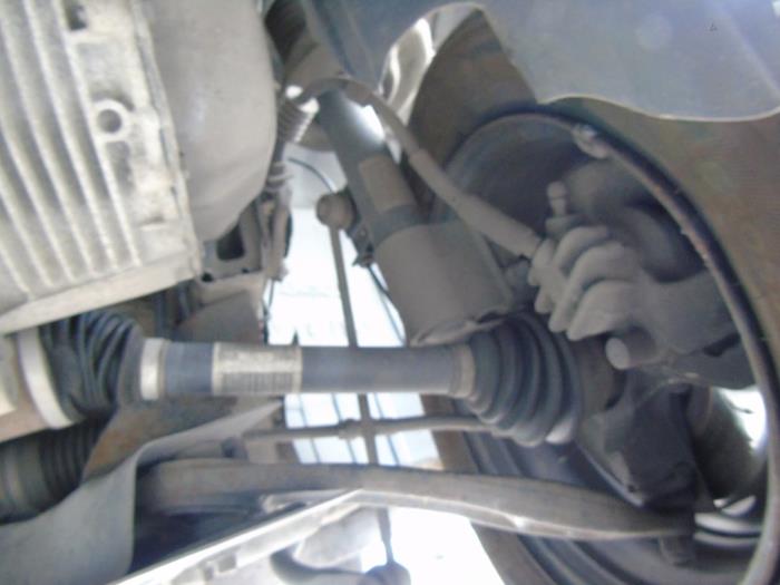 Usagé Arbre de transmission avant gauche Peugeot Partner (GC/GF/GG/GJ/GK) 1.6 BlueHDI 75 Prix € 26,25 Règlement à la marge proposé par Maresia Auto Recycling B.V.