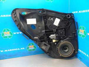 Używane Mechanizm szyby lewej tylnej wersja 4-drzwiowa Ford Fiesta 6 (JA8) 1.0 SCI 12V 80 Cena € 78,75 Procedura marży oferowane przez Maresia Auto Recycling B.V.