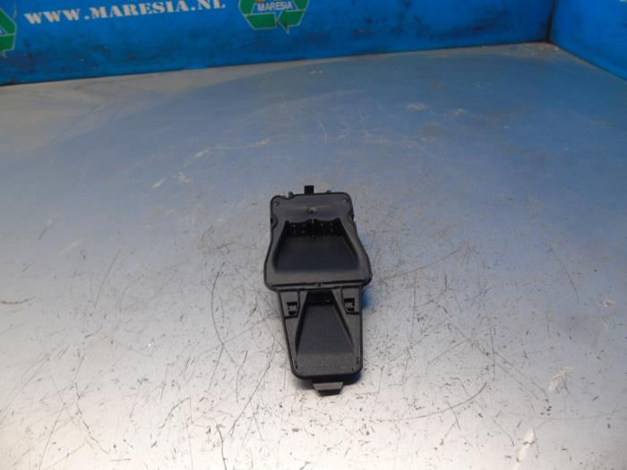 Begagnade Regnsensor Ford Focus 3 Wagon 1.6 Ti-VCT 16V 125 Pris € 73,50 Marginaltabell erbjuds av Maresia Auto Recycling B.V.