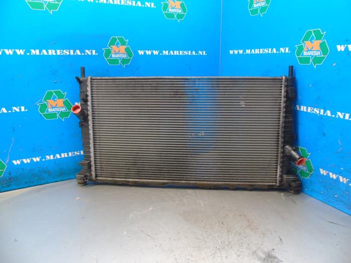 Usagé Radiateur Ford Focus 2 C+C 2.0 16V Prix € 47,25 Règlement à la marge proposé par Maresia Auto Recycling B.V.