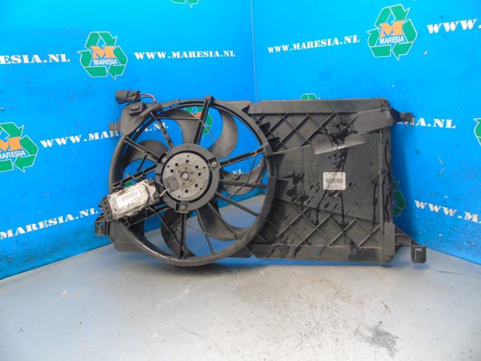 Używane Wentylator Ford Focus 2 C+C 2.0 16V Cena € 52,50 Procedura marży oferowane przez Maresia Auto Recycling B.V.