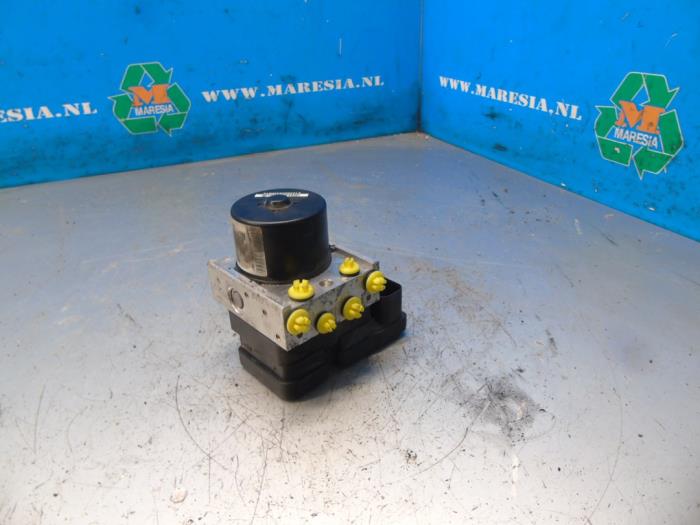 Begagnade ABS-pump Ford Focus 2 C+C 2.0 16V Pris € 44,10 Marginaltabell erbjuds av Maresia Auto Recycling B.V.