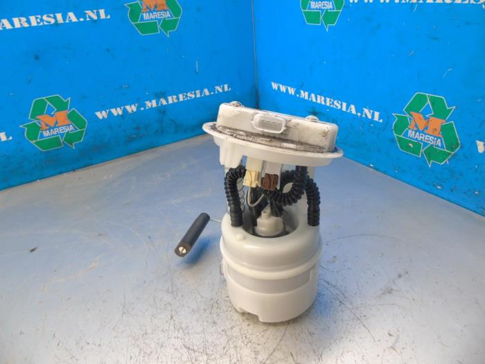 Usagé Pompe à carburant Renault Clio IV Estate/Grandtour (7R) 0.9 Energy TCE 75 12V Prix € 26,25 Règlement à la marge proposé par Maresia Auto Recycling B.V.
