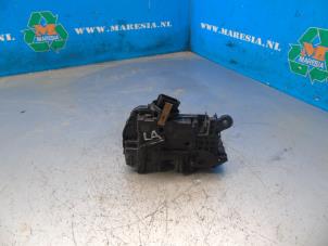 Used Rear door lock mechanism 4-door, left Renault Clio IV Estate/Grandtour (7R) 0.9 Energy TCE 75 12V Price € 34,13 Margin scheme offered by Maresia Auto Recycling B.V.