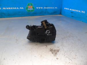 Used Front door lock mechanism 4-door, right Renault Clio IV Estate/Grandtour (7R) 0.9 Energy TCE 75 12V Price € 34,13 Margin scheme offered by Maresia Auto Recycling B.V.