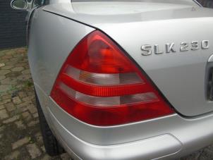 Używane Tylne swiatlo pozycyjne lewe Mercedes SLK (R170) 2.3 230 K 16V Cena € 73,50 Procedura marży oferowane przez Maresia Auto Recycling B.V.