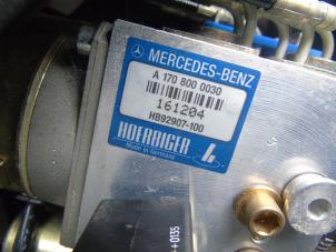 Używane Silnik dachu cabrio Mercedes SLK (R170) 2.3 230 K 16V Cena € 131,25 Procedura marży oferowane przez Maresia Auto Recycling B.V.