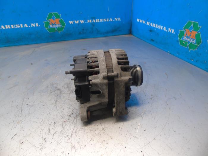 Usagé Dynamo Opel Astra J GTC (PD2/PF2) 1.4 Turbo 16V ecoFLEX 120 Prix sur demande proposé par Maresia Auto Recycling B.V.