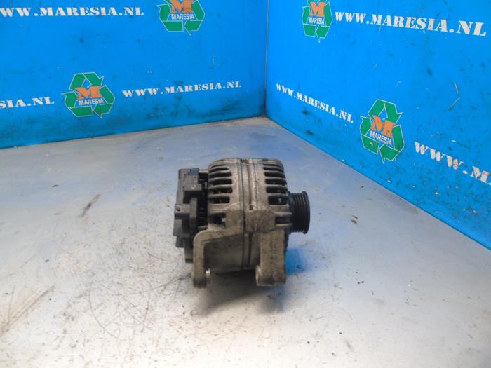 Begagnade Dynamo Opel Corsa D 1.2 16V Pris € 21,00 Marginaltabell erbjuds av Maresia Auto Recycling B.V.