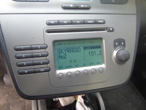Usados Reproductor de CD y radio Seat Toledo (5P2) 2.0 FSI 16V Precio € 89,25 Norma de margen ofrecido por Maresia Auto Recycling B.V.