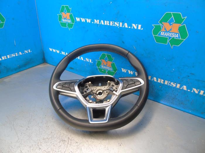 Steering wheel from a Renault Clio V (RJAB) 1.0 TCe 90 12V 2021