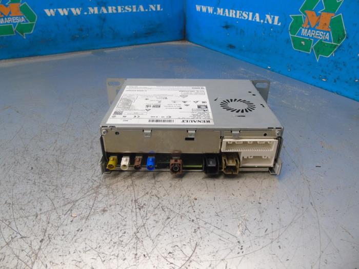 Navigation module from a Renault Clio V (RJAB) 1.0 TCe 90 12V 2021