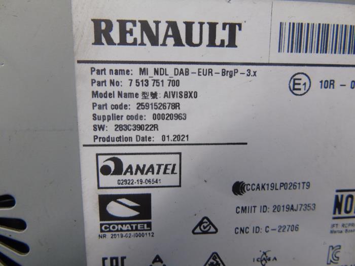 Navigation module from a Renault Clio V (RJAB) 1.0 TCe 90 12V 2021