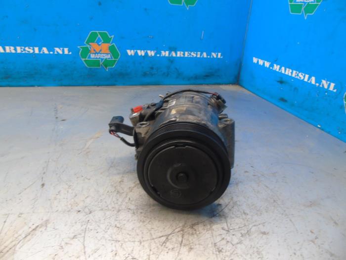 Air conditioning pump from a Volkswagen Polo V (6R) 1.2 12V BlueMotion Technology 2012