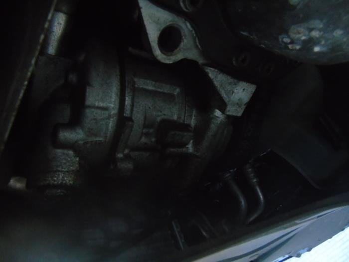 Bomba de aire acondicionado de un Volkswagen Polo V (6R) 1.2 12V BlueMotion Technology 2012