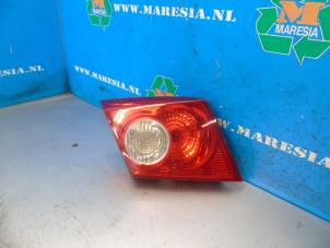 Używane Tylne swiatlo pozycyjne lewe Chevrolet Lacetti (KLAN) 1.6 16V Cena € 15,75 Procedura marży oferowane przez Maresia Auto Recycling B.V.