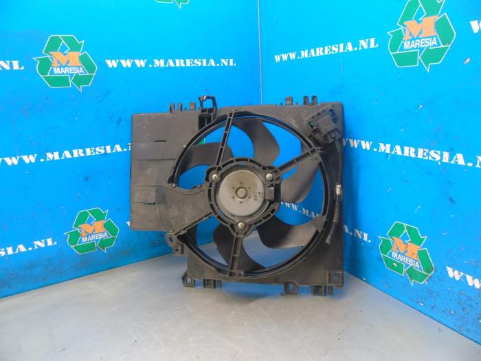 Używane Wentylator Nissan Note (E11) 1.4 16V Cena € 57,75 Procedura marży oferowane przez Maresia Auto Recycling B.V.