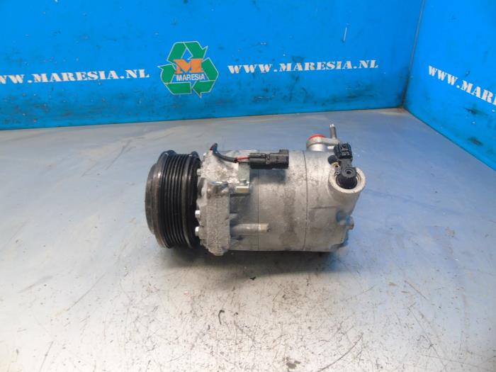 Air conditioning pump from a Ford Focus 3 1.0 Ti-VCT EcoBoost 12V 100 2014
